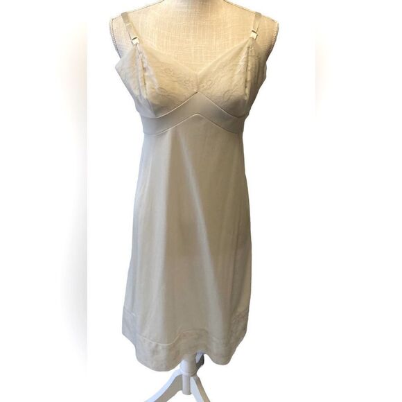 Vintage Vanity Fair Ivory Slip - Picture 3 of 8
